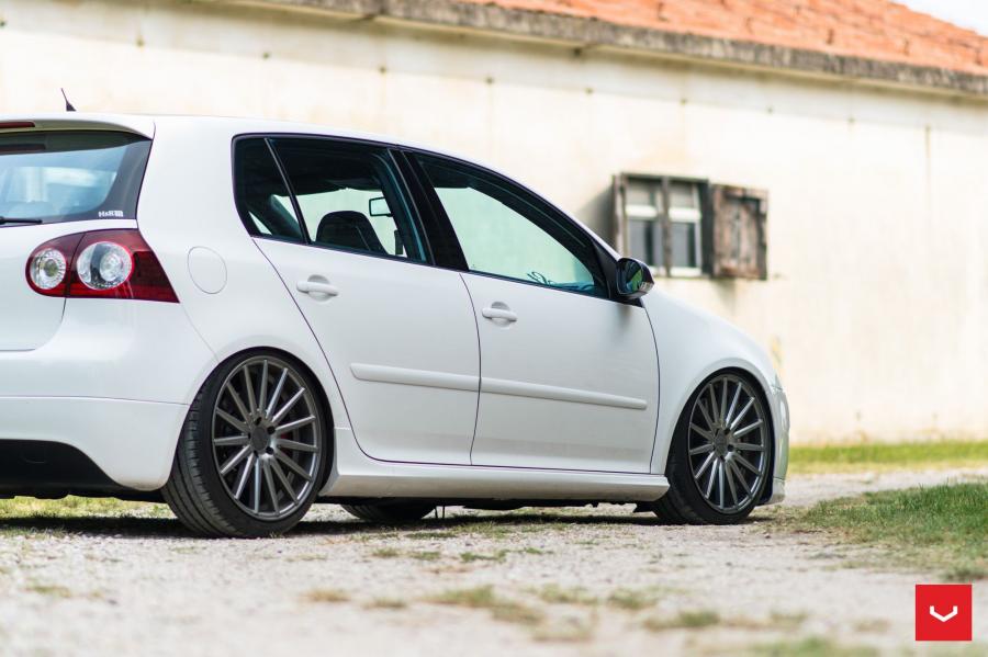Детали экстерьера Volkswagen Golf GTI on Vossen Wheels (VFS2) 2017 года  (фото 6 из 28)